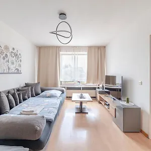 Apartment Schöne, Möblierte 2 Mit Balkon Und Tiefgarage, Düsseldorf